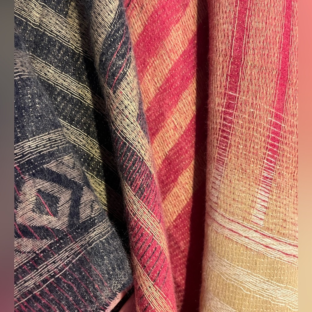 Multi colored shawl, one size fits all. - Picture 4 of 4